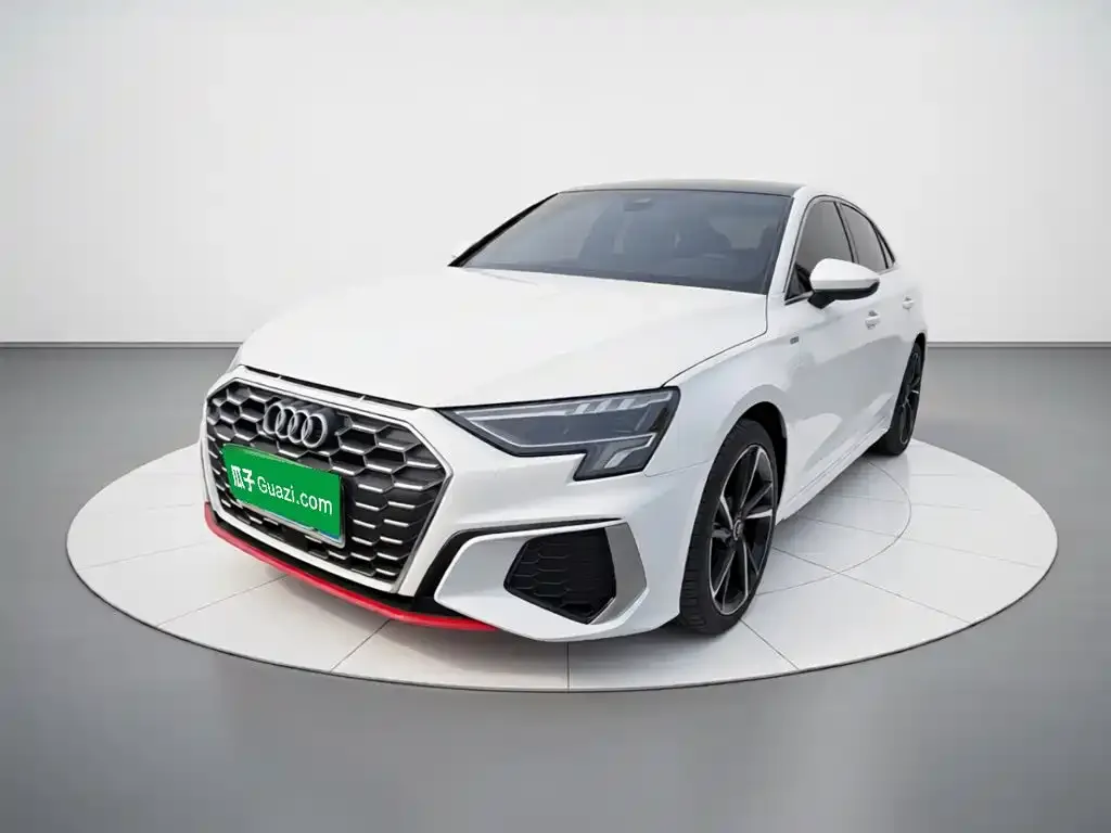 Audi A3 — фото 1