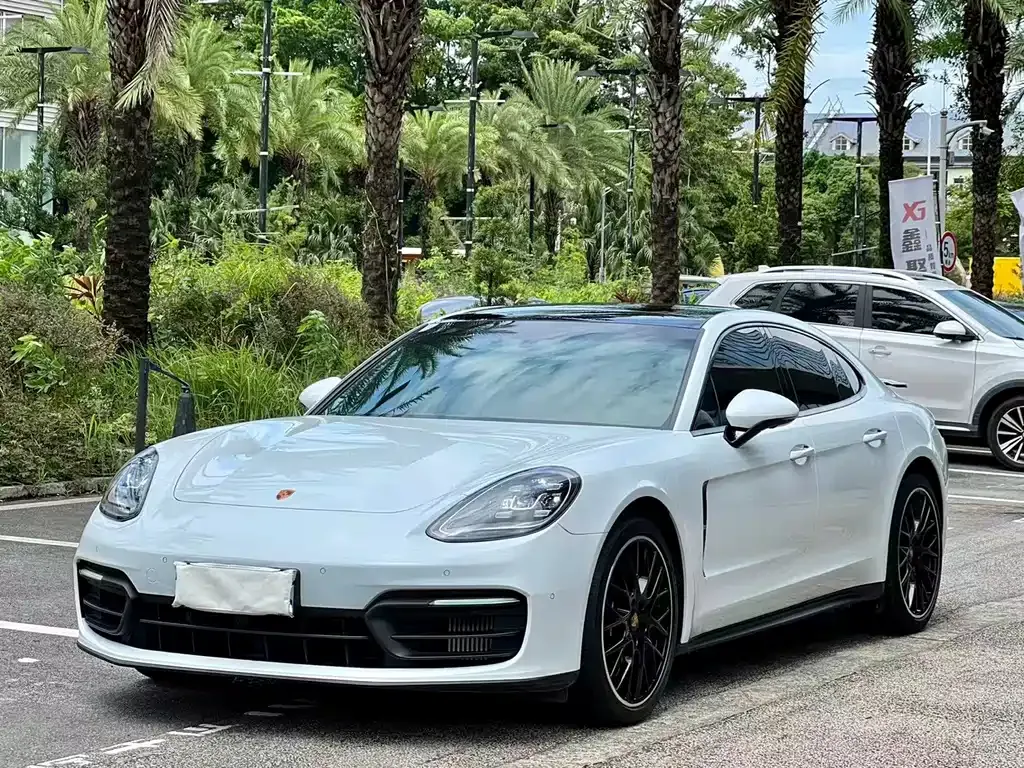 Porsche Panamera — фото 1
