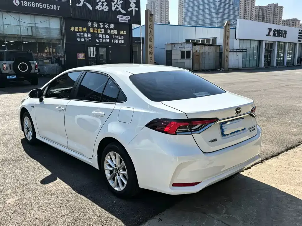 Toyota Corolla — фото 2