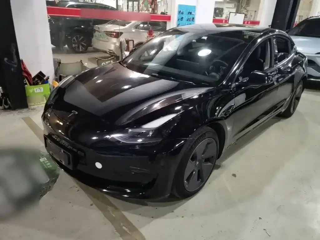 Tesla Model 3 — фото 1