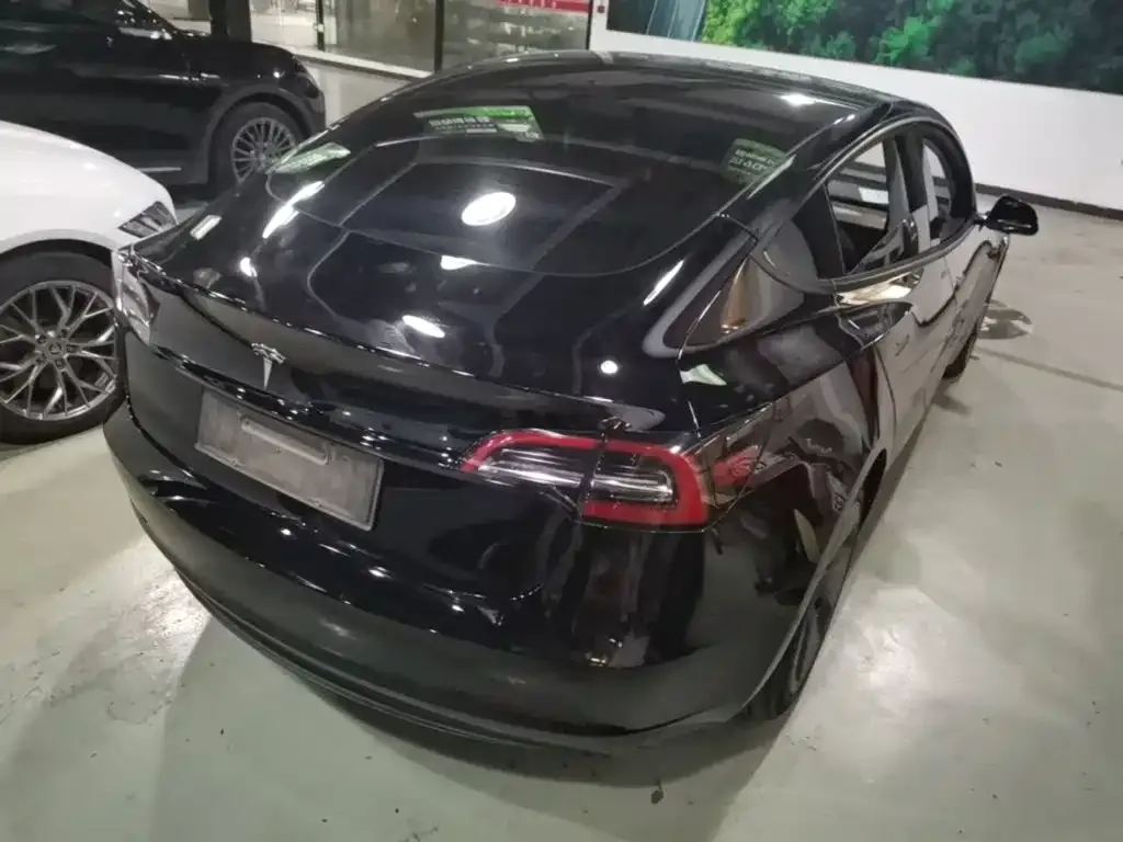 Tesla Model 3 — фото 9