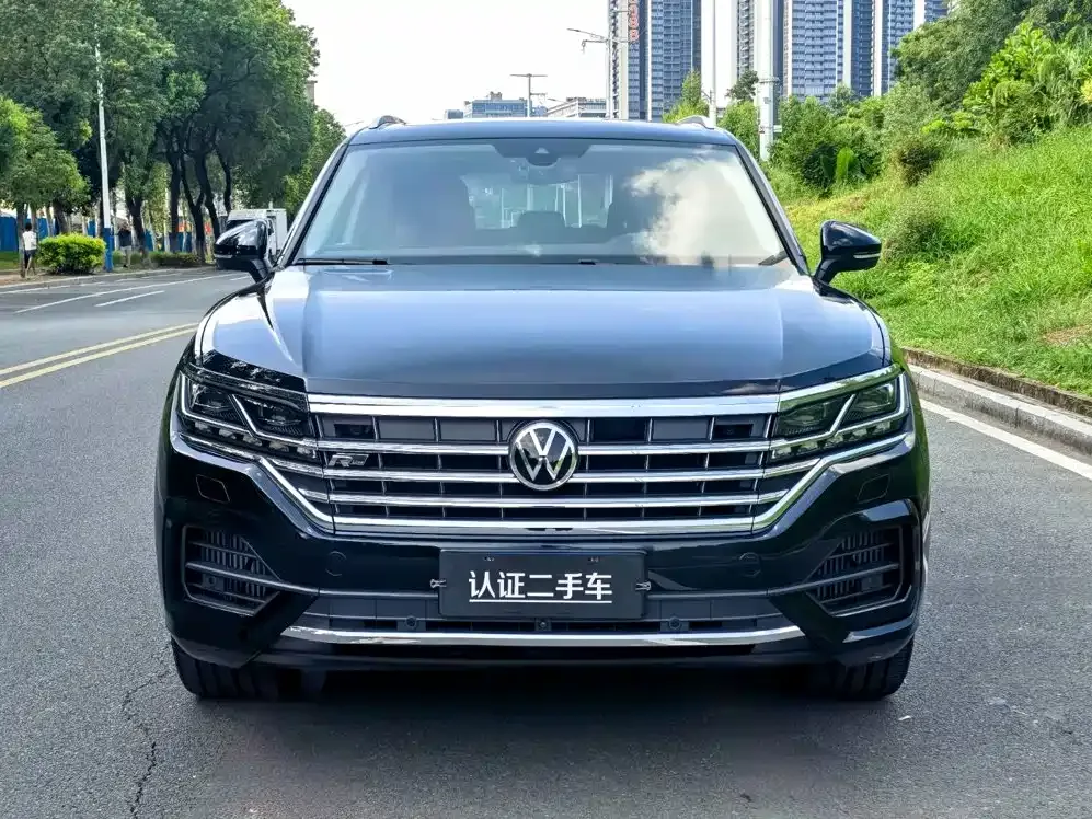 Volkswagen Touareg — фото 9