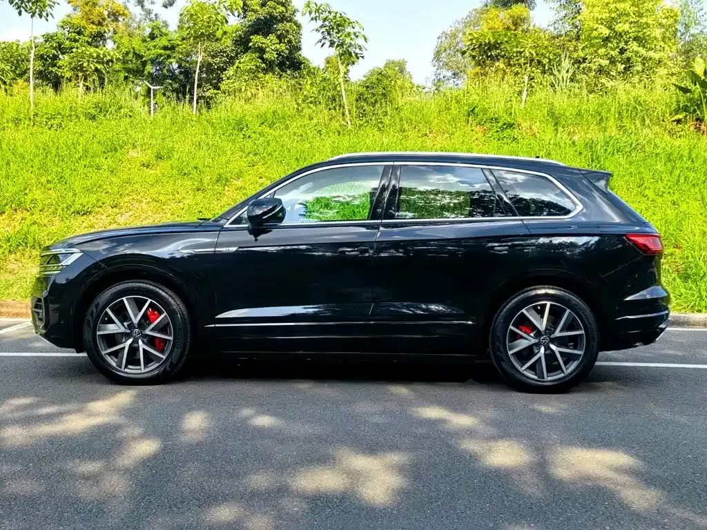 Volkswagen Touareg — фото 10