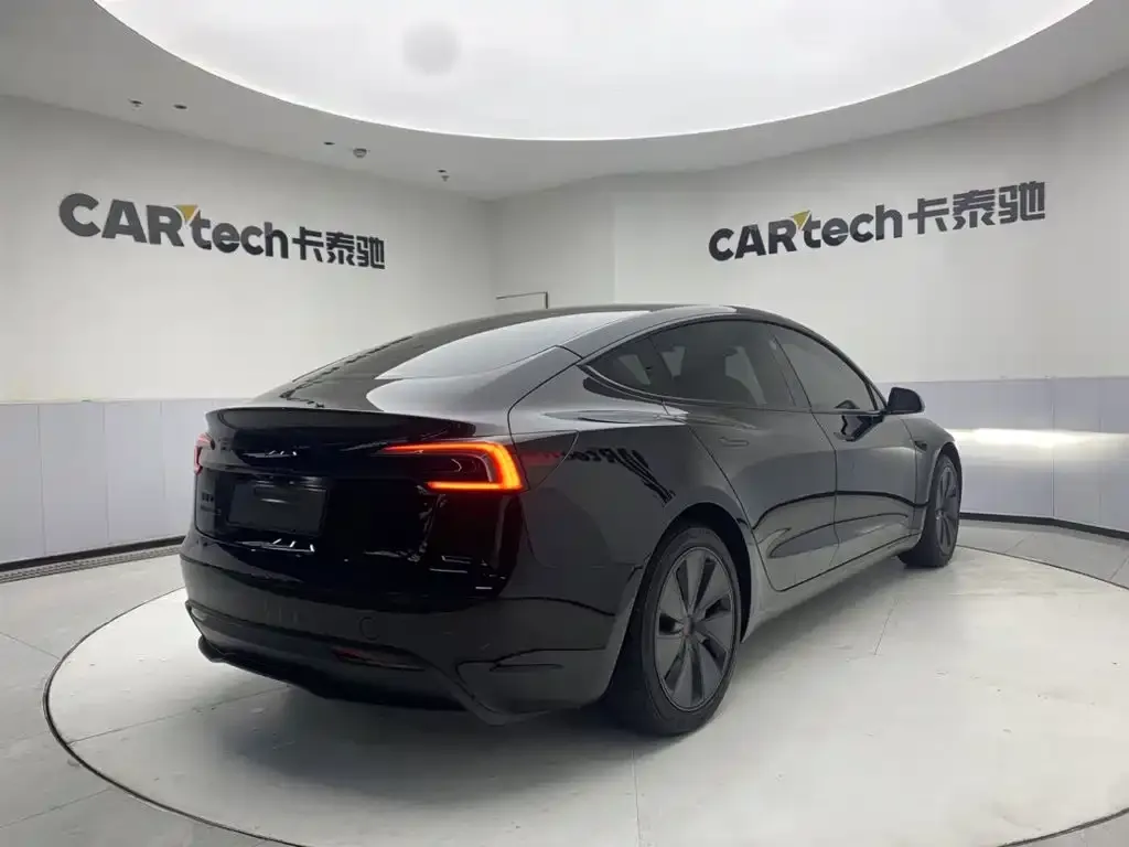 Tesla Model 3 — фото 4