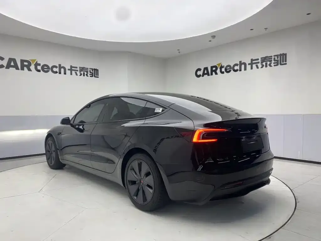 Tesla Model 3 — фото 10