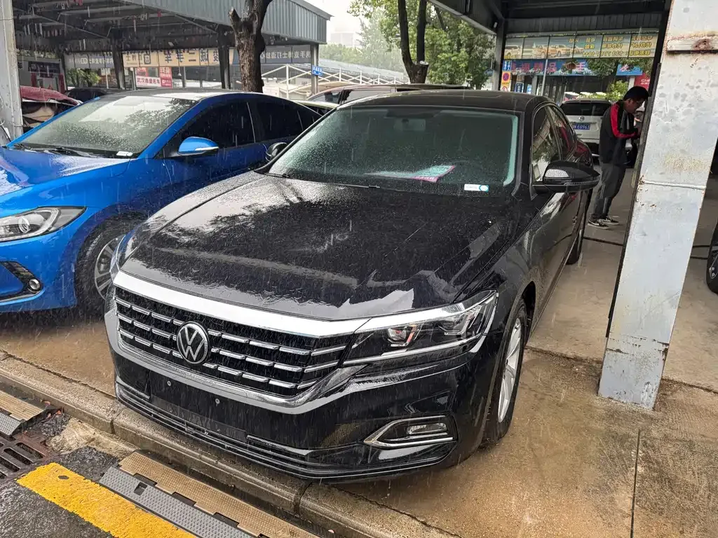 Volkswagen Passat — фото 1