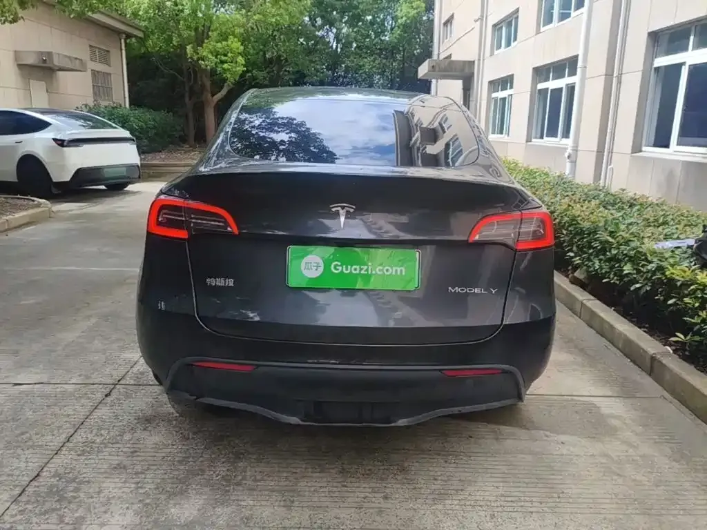 Tesla Model Y — фото 4