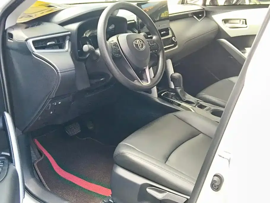 Toyota Corolla Cross — фото 2