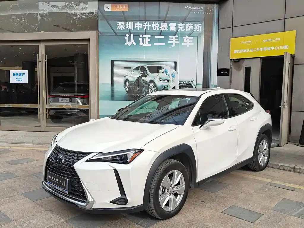 Lexus UX — фото 1