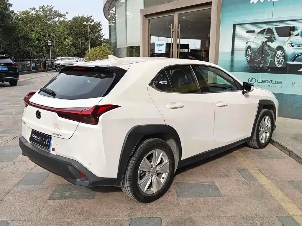 Lexus UX — фото 4