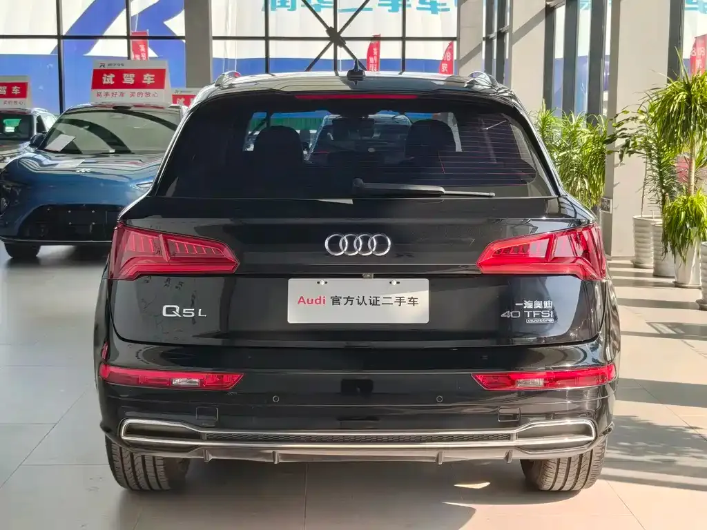 Audi Q5L — фото 6