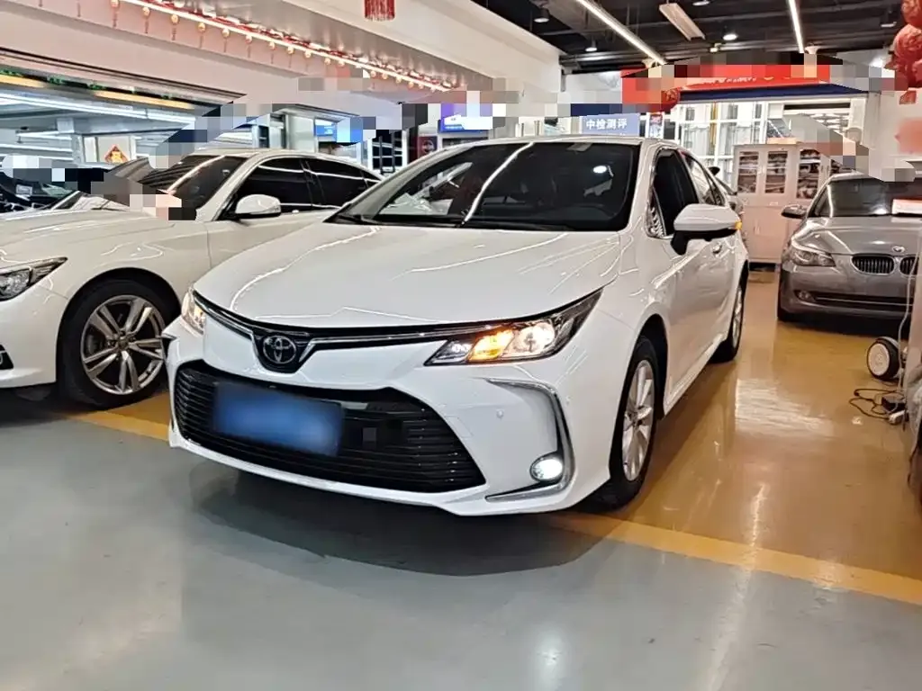 Toyota Corolla — фото 1