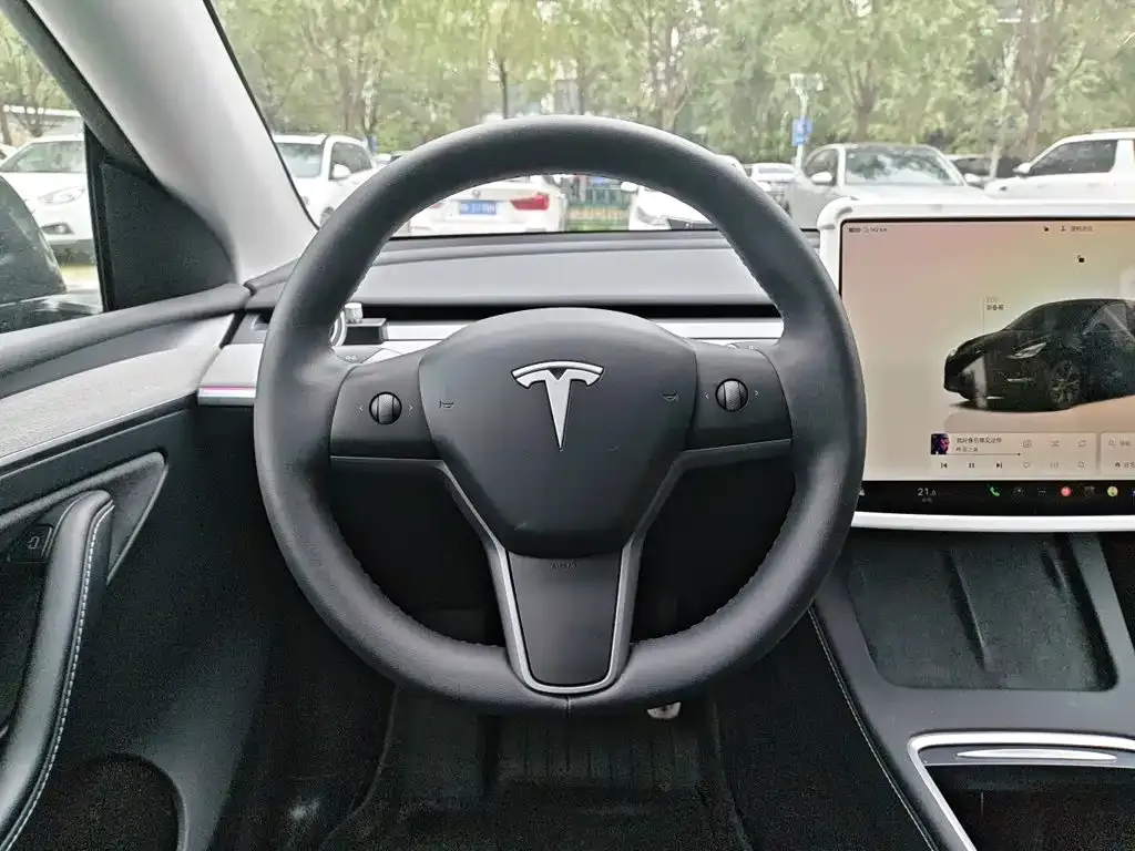 Tesla Model Y — фото 2