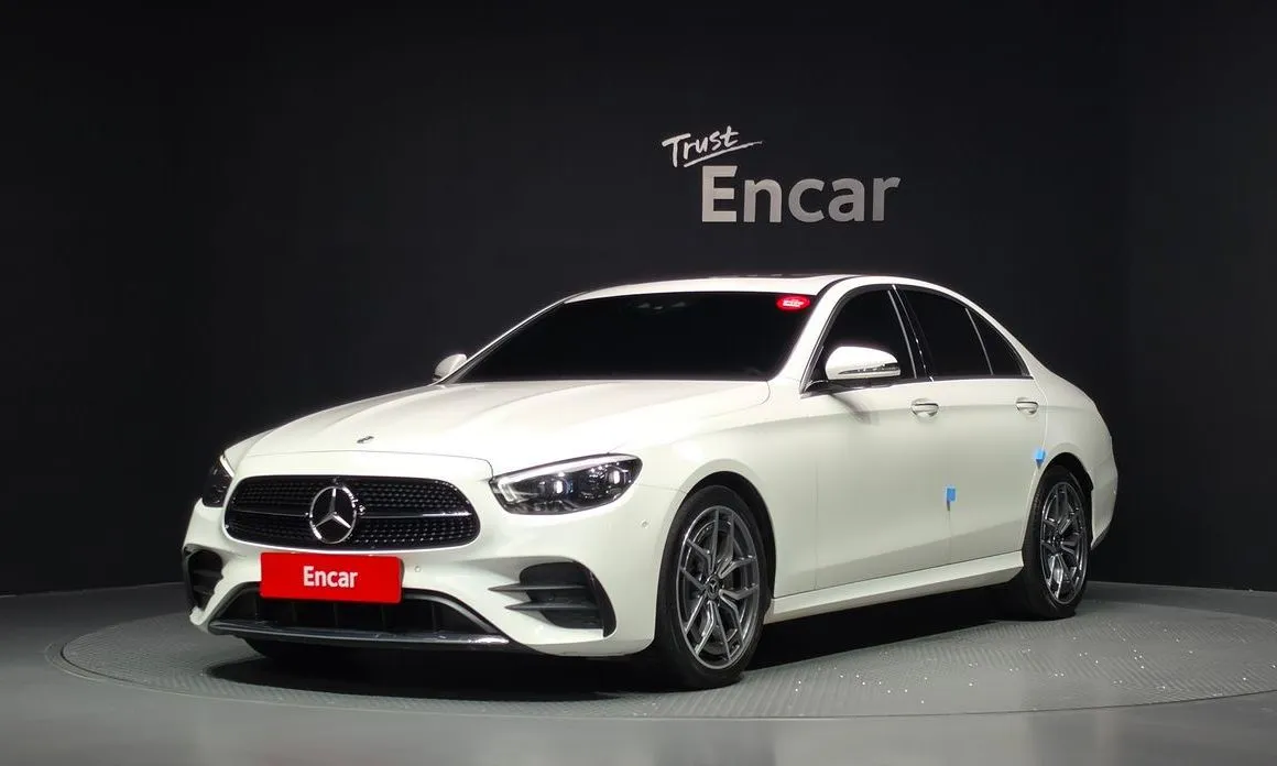 Mercedes-Benz E-Class — фото 1