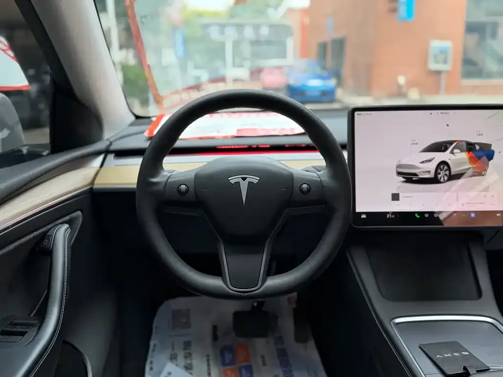 Tesla Model Y — фото 4