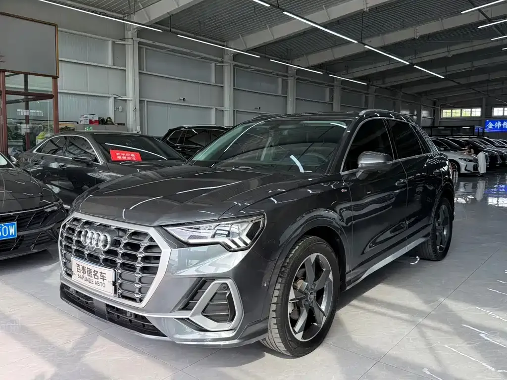 Audi Q3 — фото 1