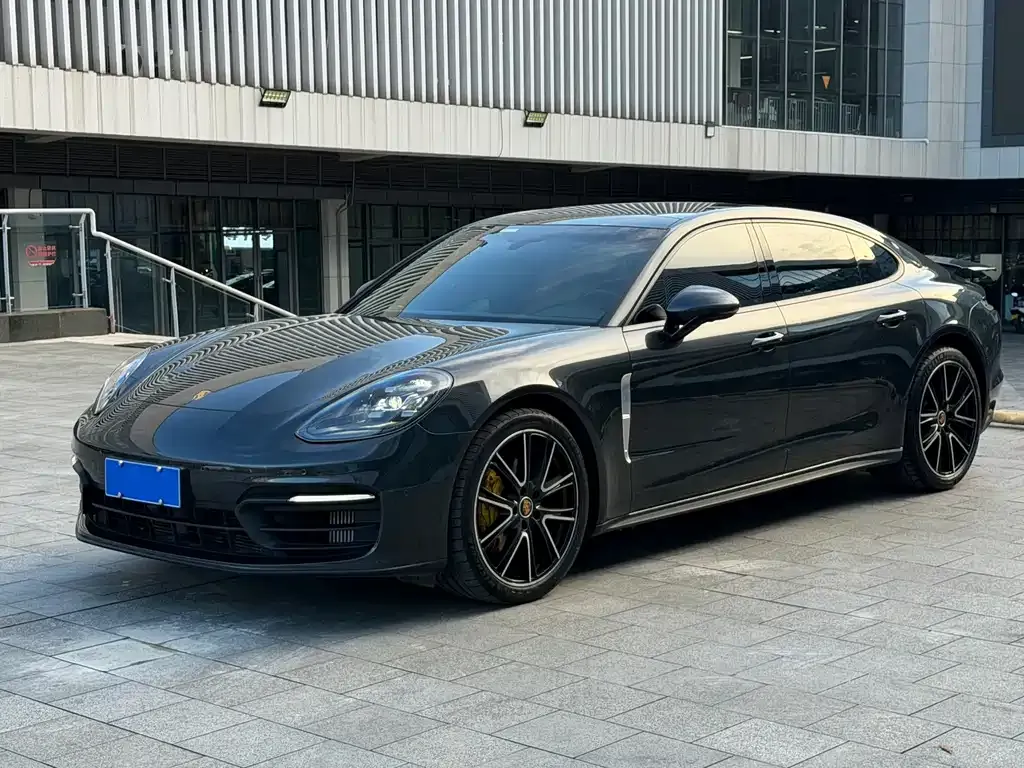 Porsche Panamera — фото 1
