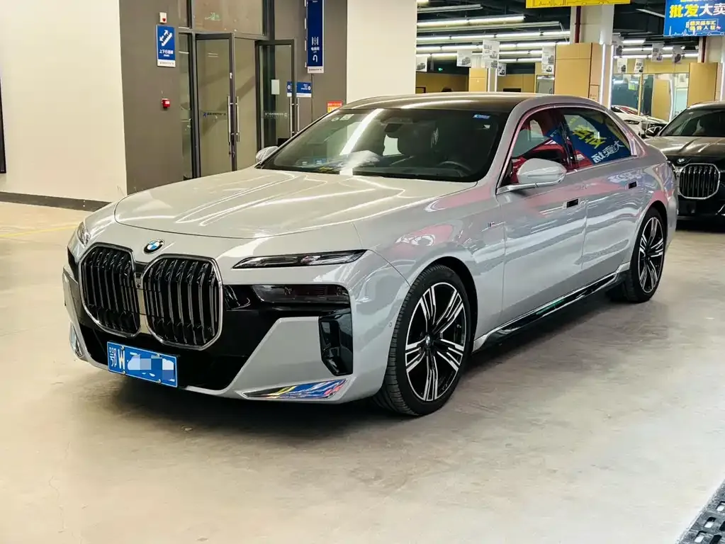 BMW 7 Series — фото 1