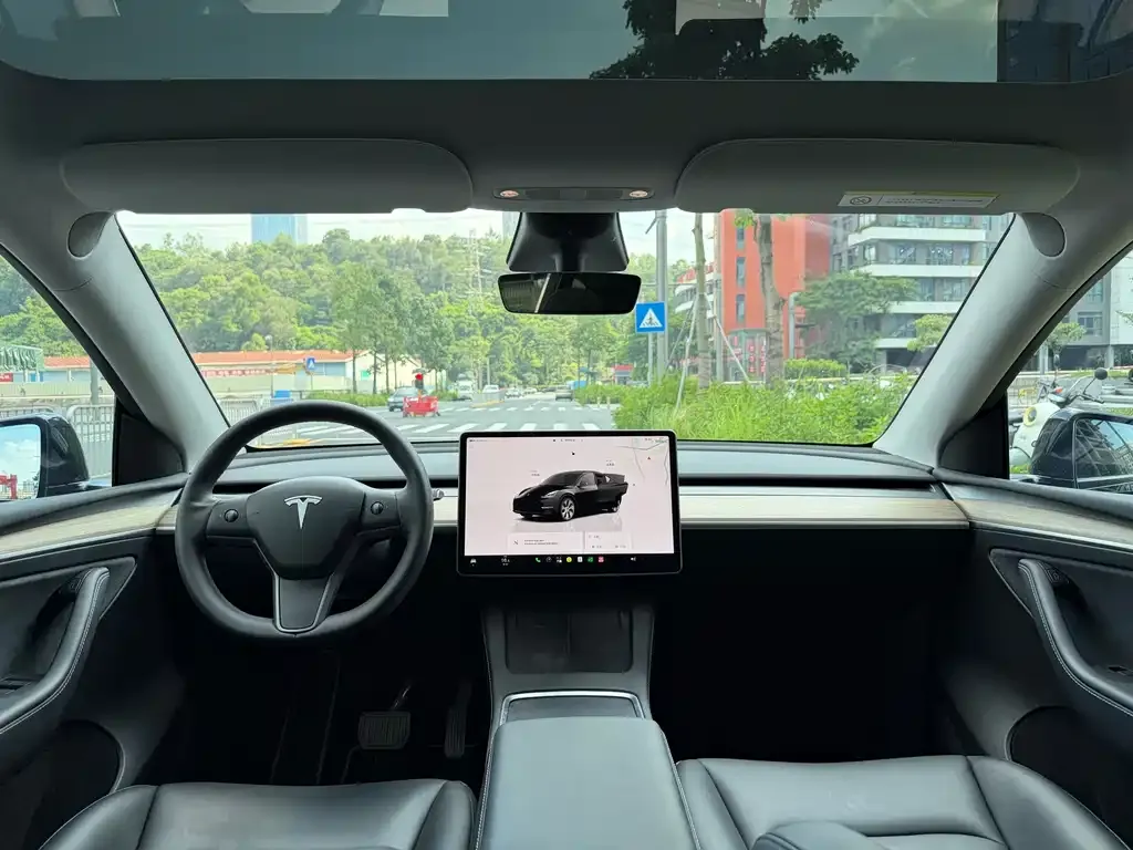 Tesla Model Y — фото 6
