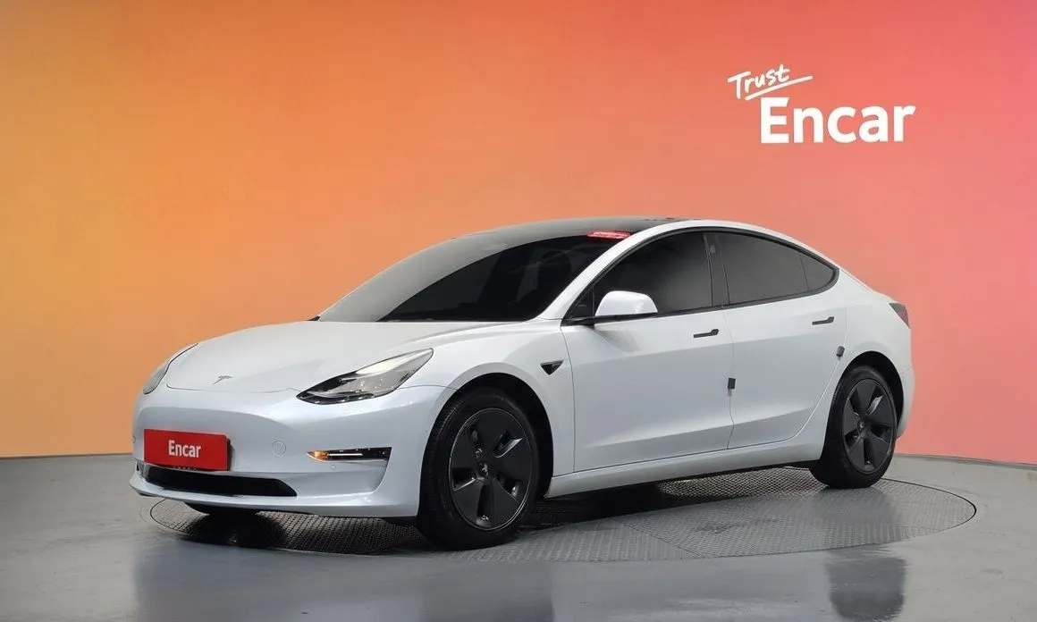 Tesla Model 3 — фото 1