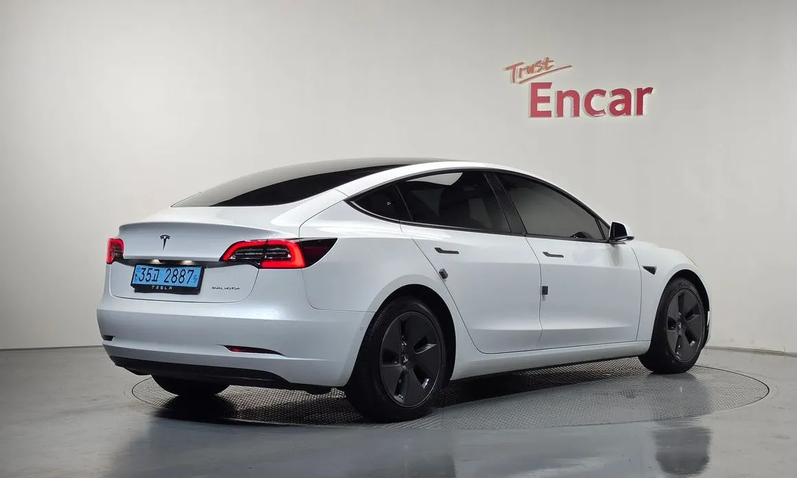 Tesla Model 3 — фото 5