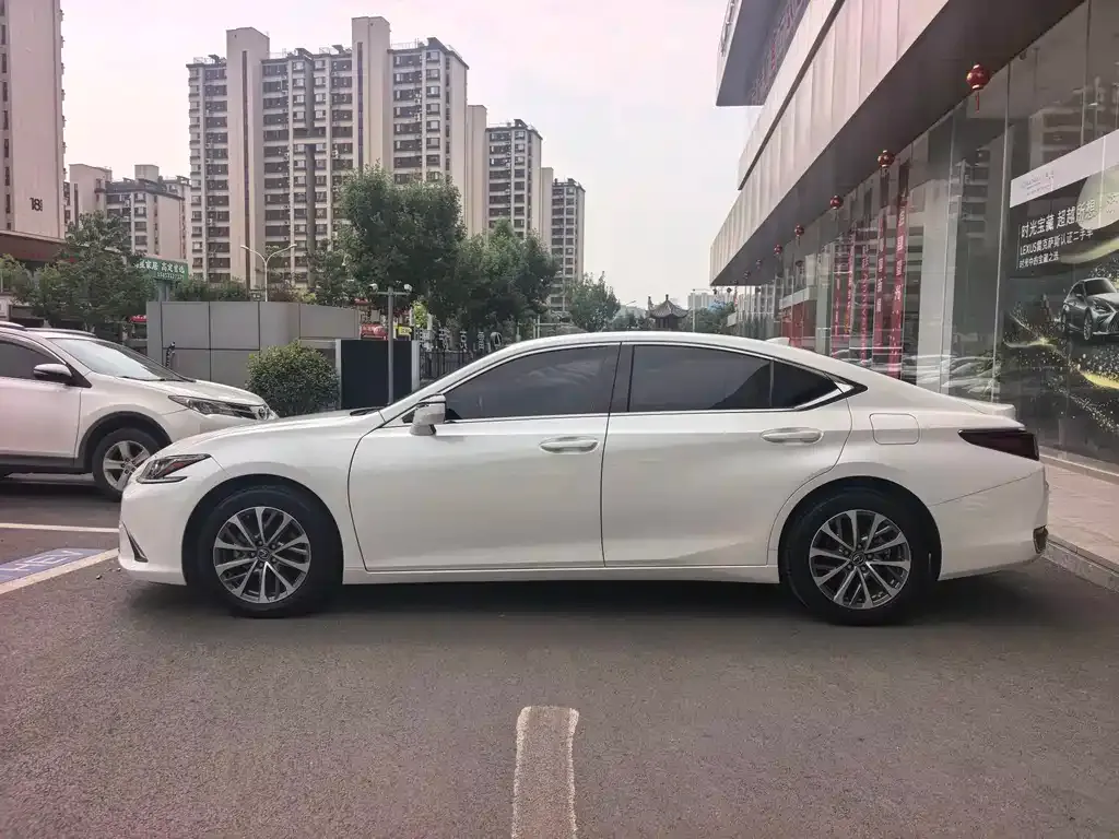 Lexus ES — фото 2