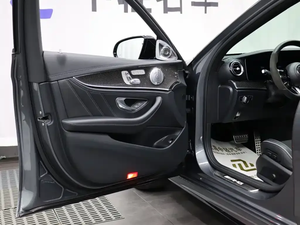 Mercedes-Benz E-Class AMG — фото 6