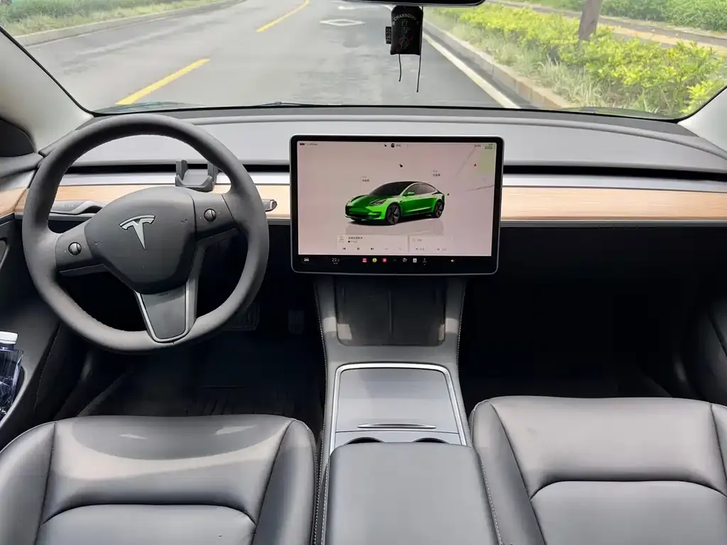 Tesla Model 3 — фото 4
