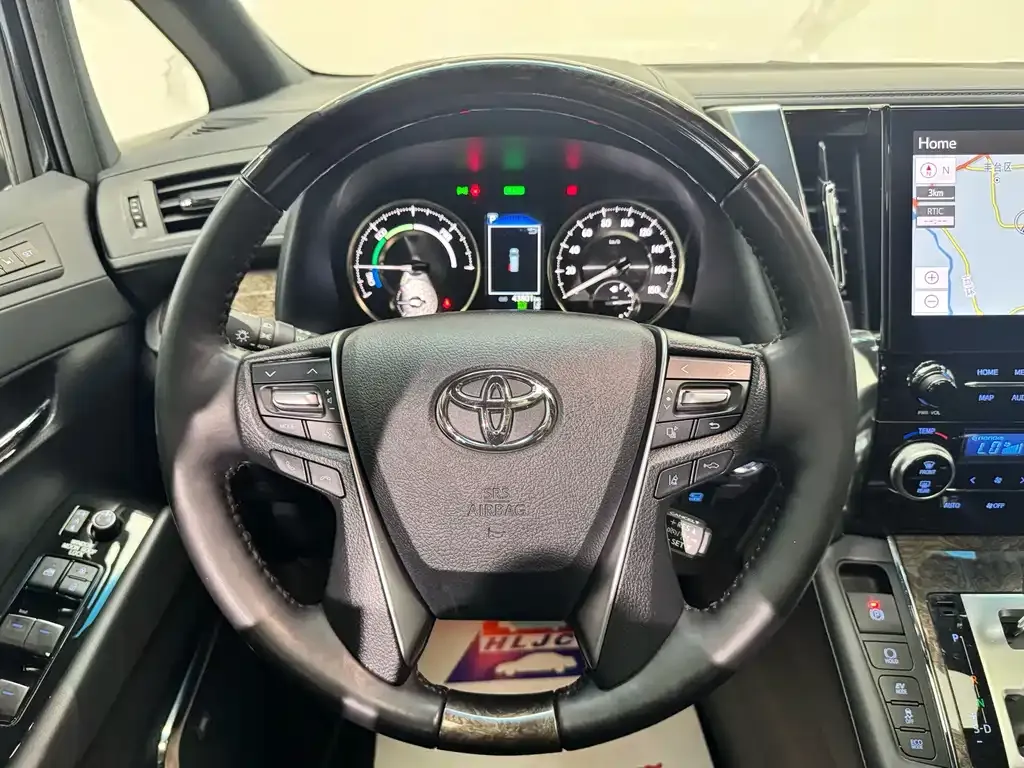 Toyota Alphard — фото 4