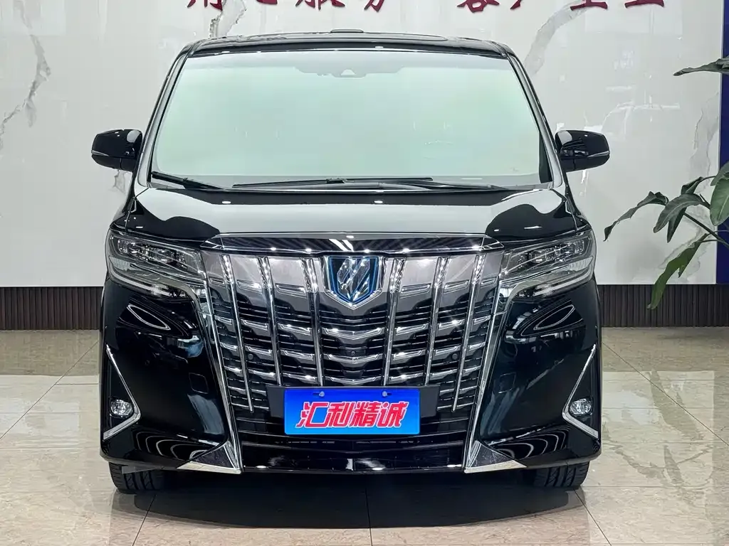 Toyota Alphard — фото 7