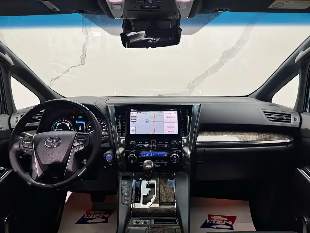 Toyota Alphard — фото 5