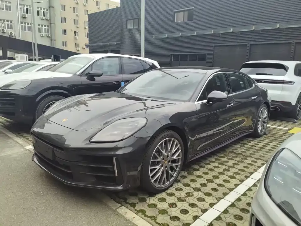 Porsche Panamera — фото 1