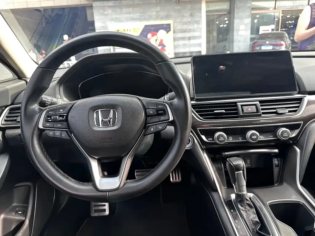 Honda Accord — фото 10