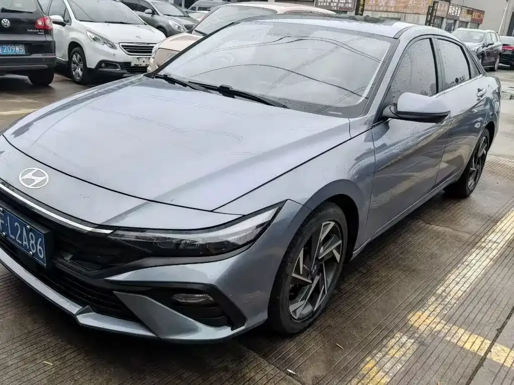 Hyundai Elantra — фото 1