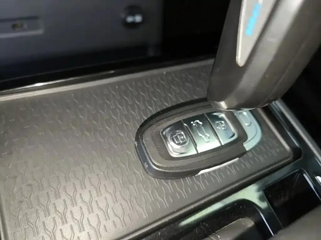 Hongqi E-QM5 — фото 2