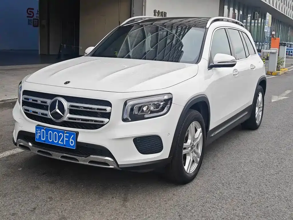 Mercedes-Benz GLB — фото 1
