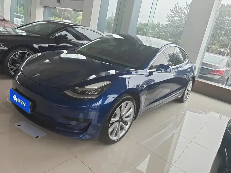 Tesla Model 3 — фото 1
