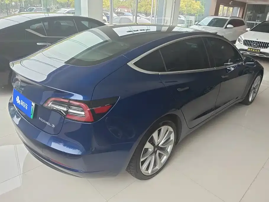 Tesla Model 3 — фото 9