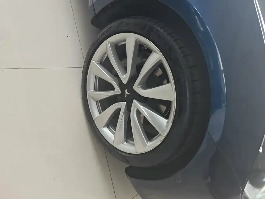 Tesla Model 3 — фото 2