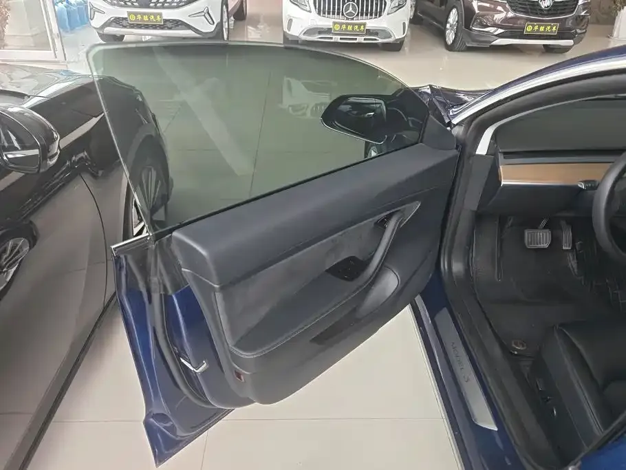 Tesla Model 3 — фото 4