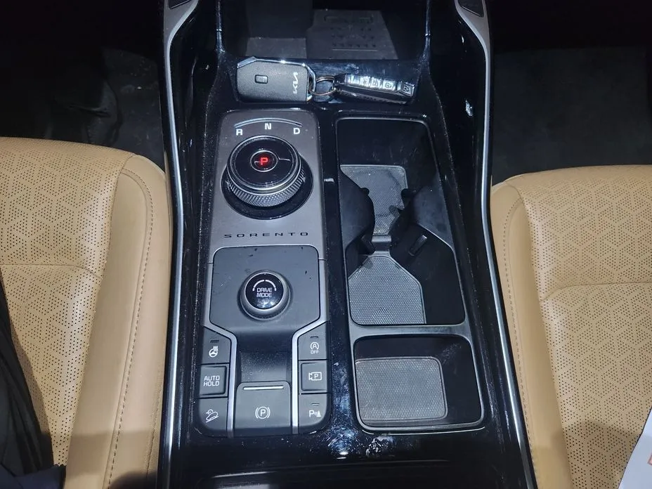 Kia Sorento — фото 9