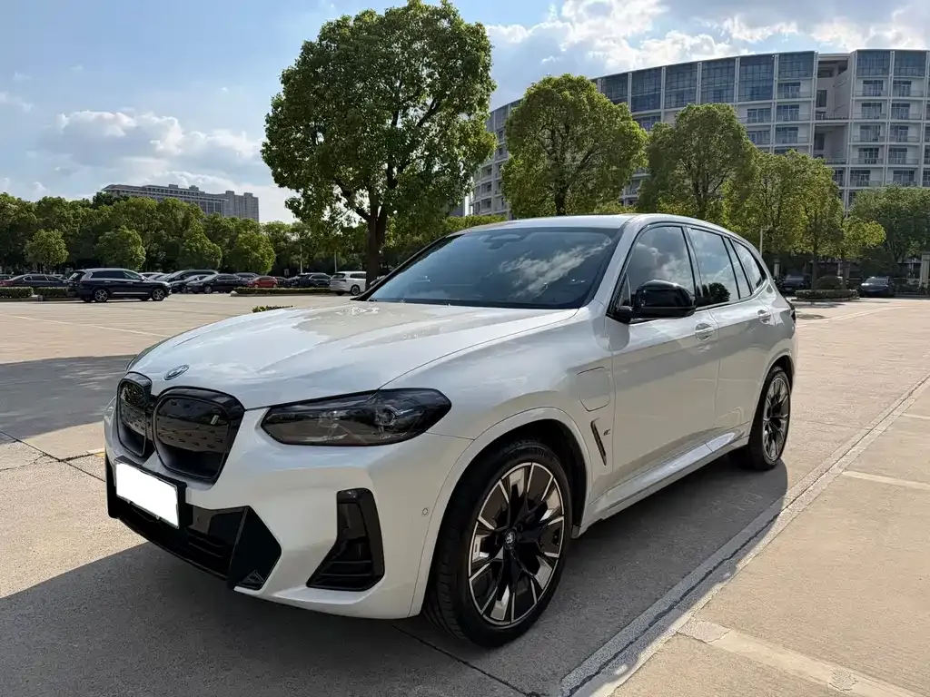 BMW iX3 — фото 1