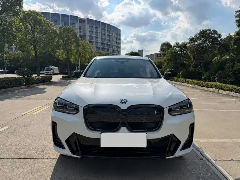 BMW iX3 — фото 10