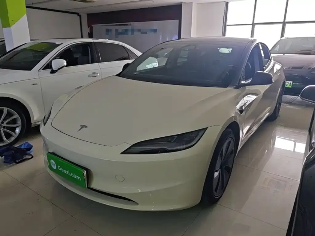 Tesla Model 3 — фото 1