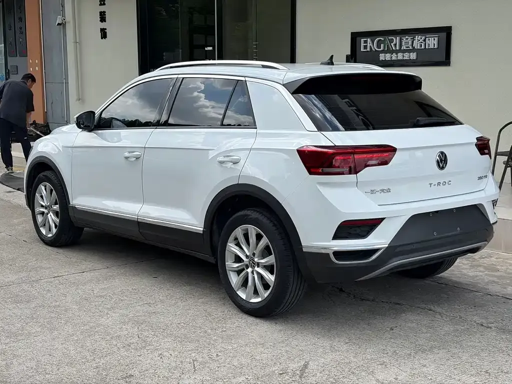 Volkswagen T-Roc — фото 10
