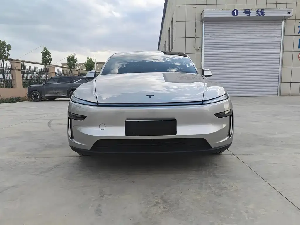 Tesla Model Y L — фото 2
