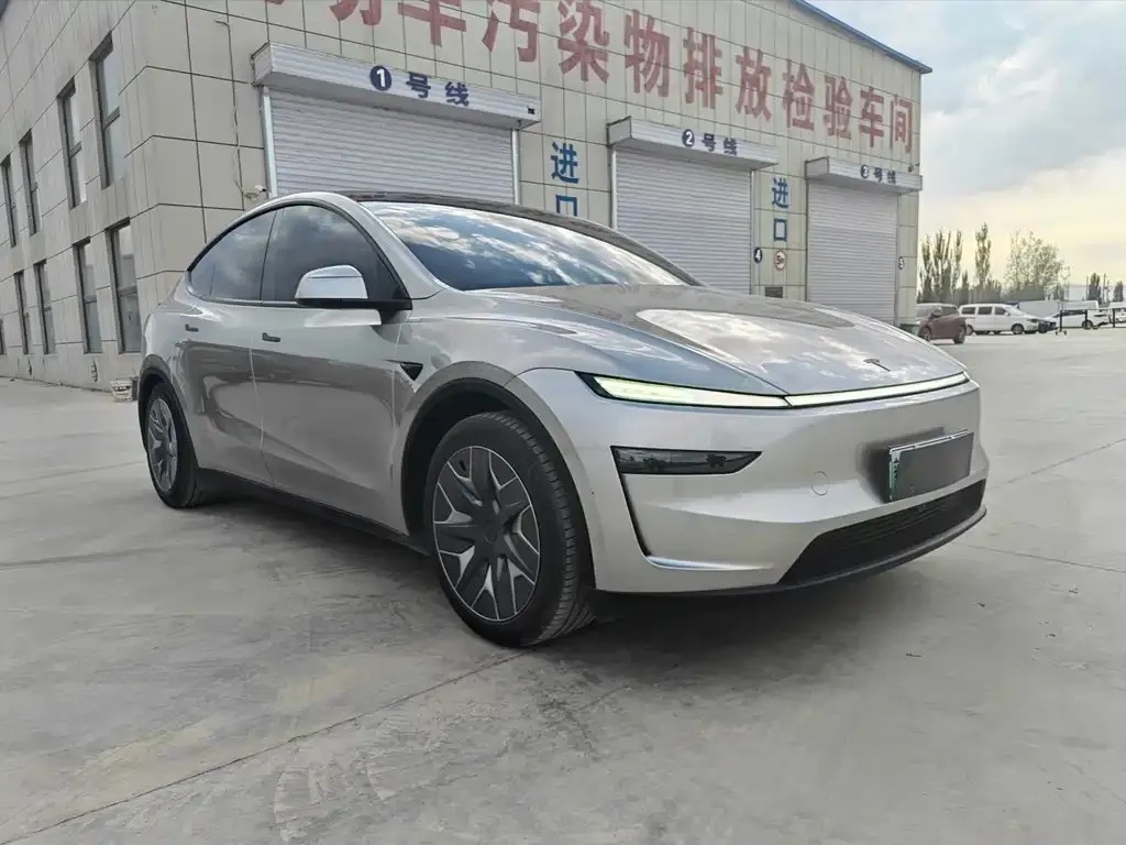 Tesla Model Y L — фото 4