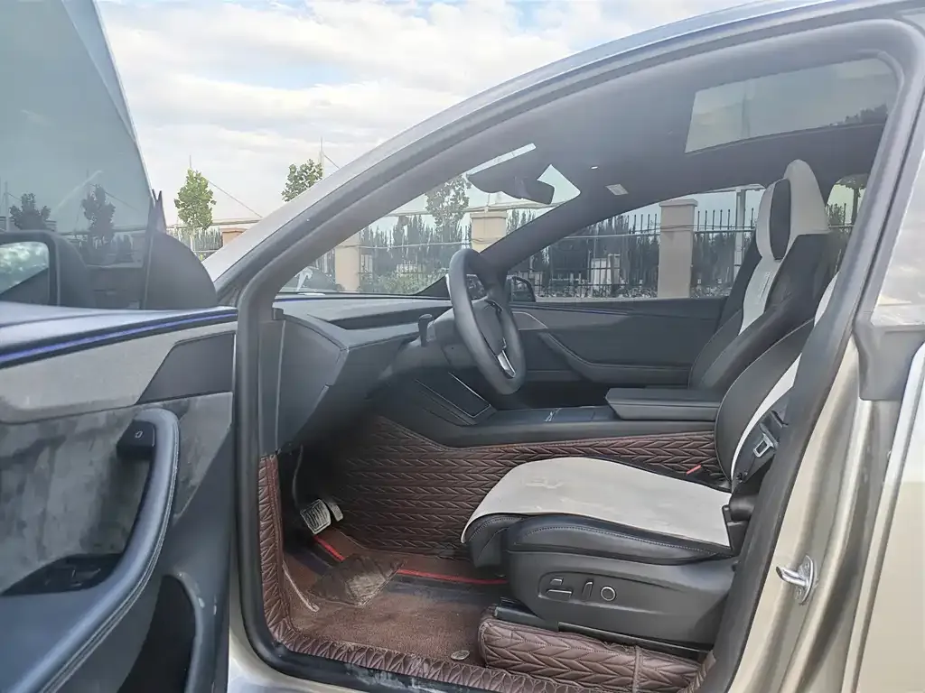 Tesla Model Y L — фото 7