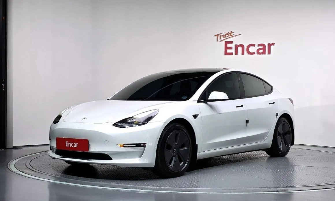 Tesla Model 3 — фото 1