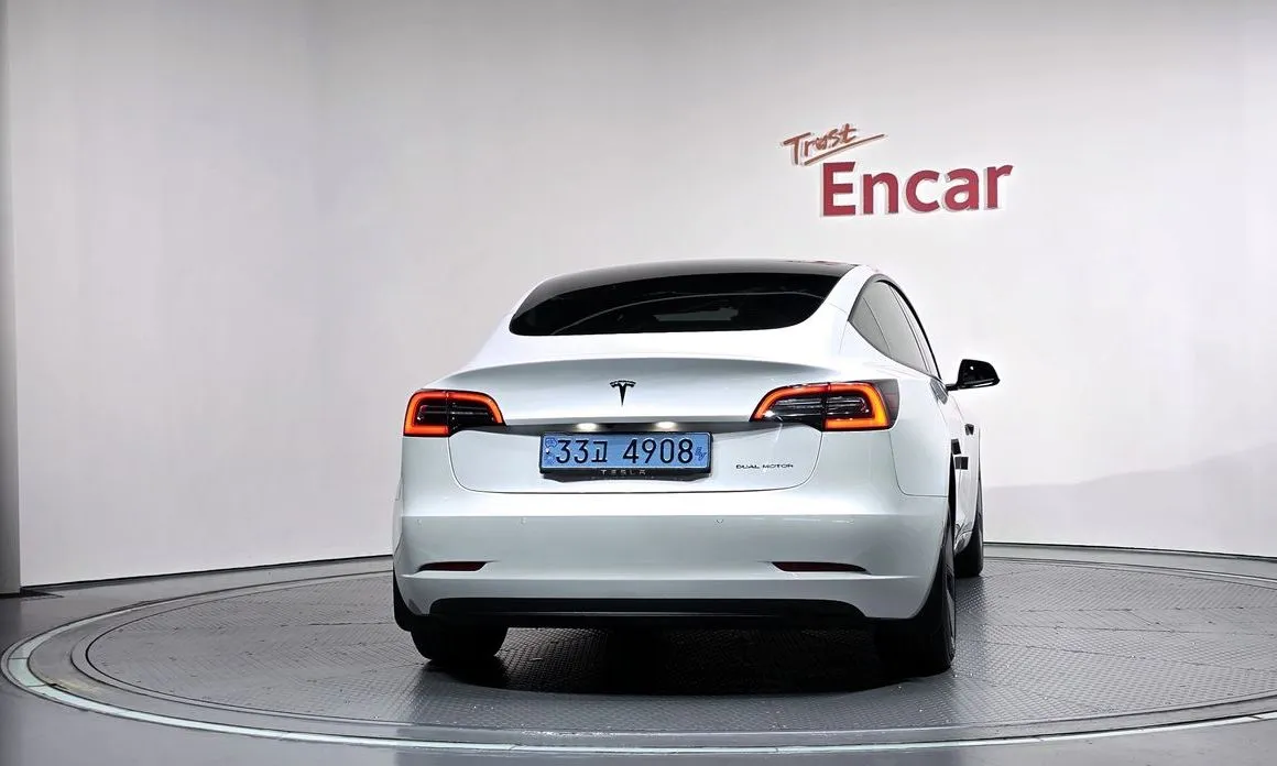 Tesla Model 3 — фото 8